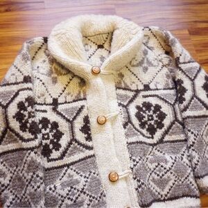 True Vintage 70’s - 80’s Cowichan Style Knit winter Cardigan with wood buttons